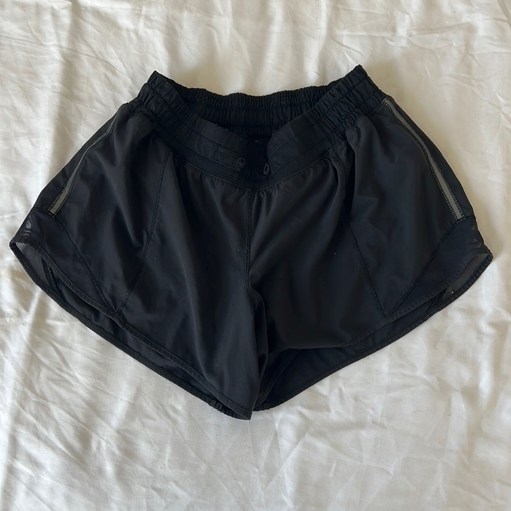 lululemon hotty hot shorts, size 6, black, 4”